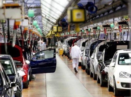 Volkswagen a suspendat producţia modelului Passat